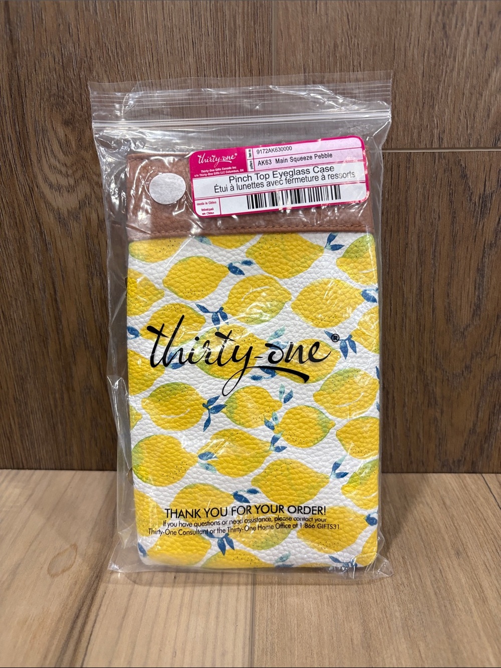 Thirty-One Pinch Top Eyeglass Case Yellow Lemon Print Main Squeeze Pebble NEW